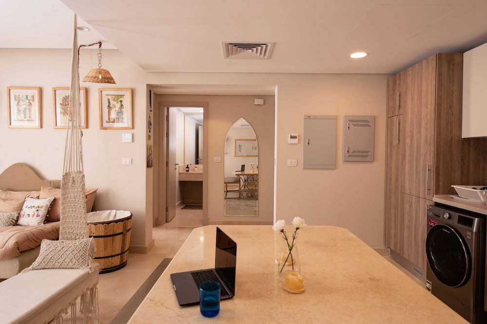Xuru Stays I Exotic 1bdr w/ Outdoor Terrace Pool & Beach Access