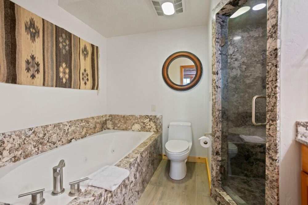 Pine Inn 9 - Two Bedroom with Spa Trail's End Lodge 2 Condo