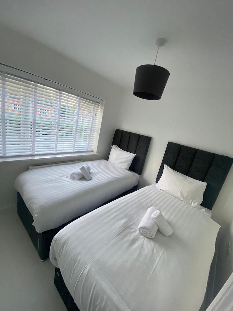 New Build Dickins Heath view 4