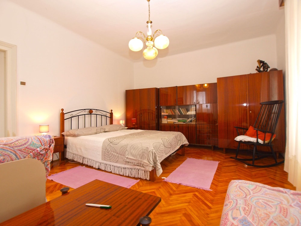 Apartment 1582 view 3