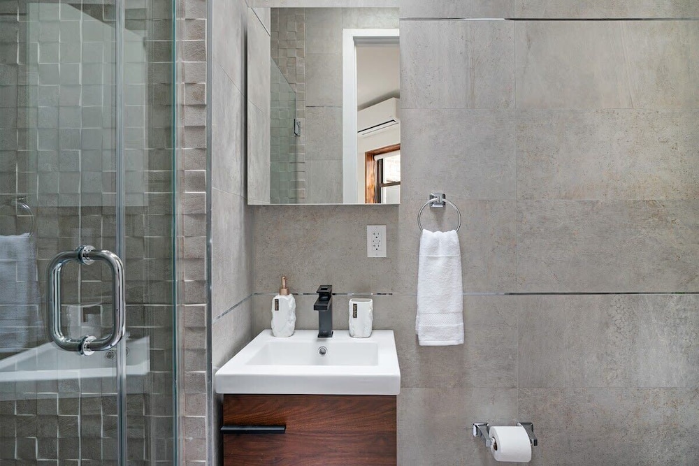 48 Midtown West Apt