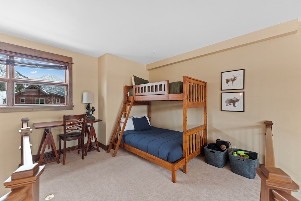 Watertower Place Condos Unit 202, Building B