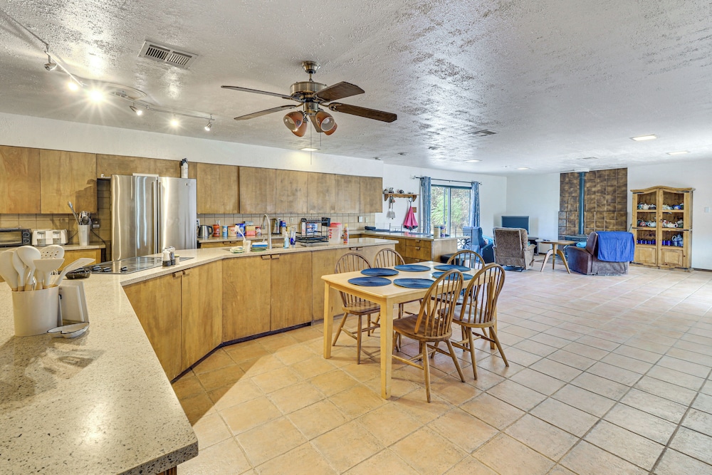 Perfect For Groups! Socorro Home Near NM Tech
