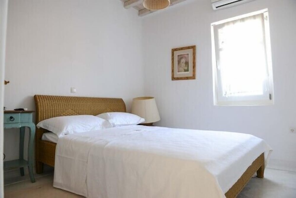 Stunning Villa With Pool in Mykonos view 4