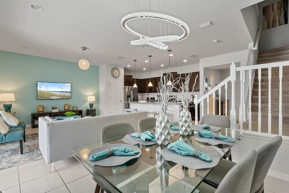 Spacious 5BR Villa w Private Pool Near Disney