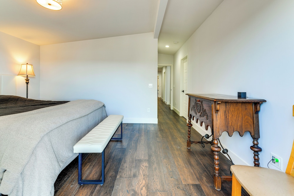 1 Mi to Downtown Benicia: Scenic Cliffside Escape