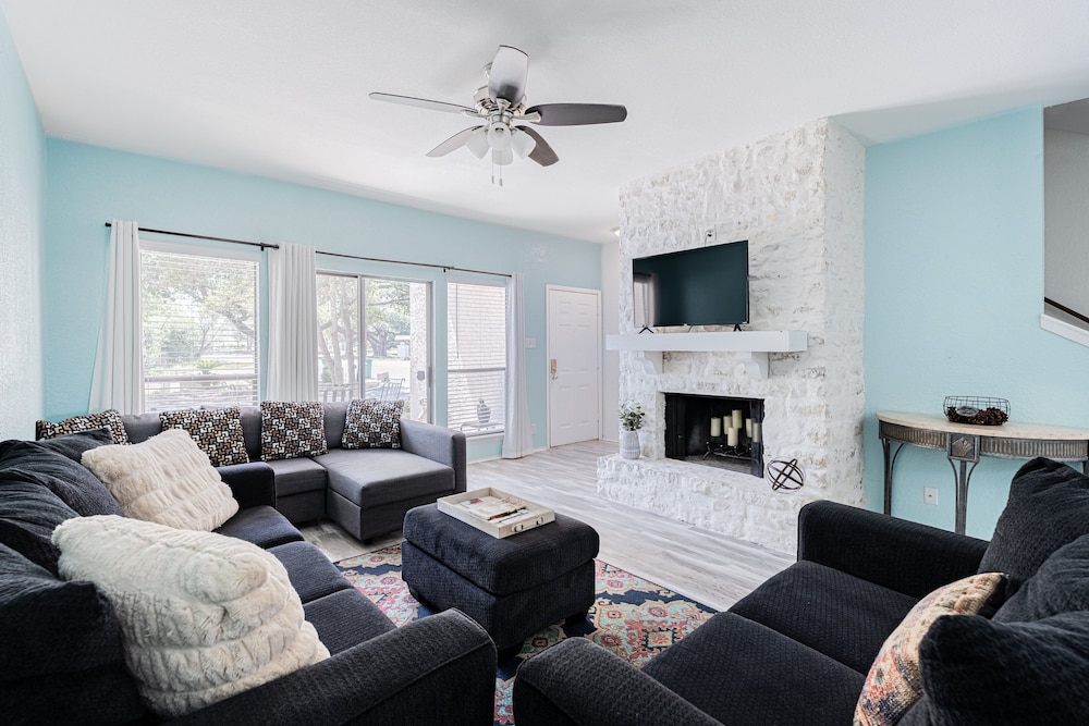 Horseshoe Bay Townhome w/ Water Access! - Property Image 17
