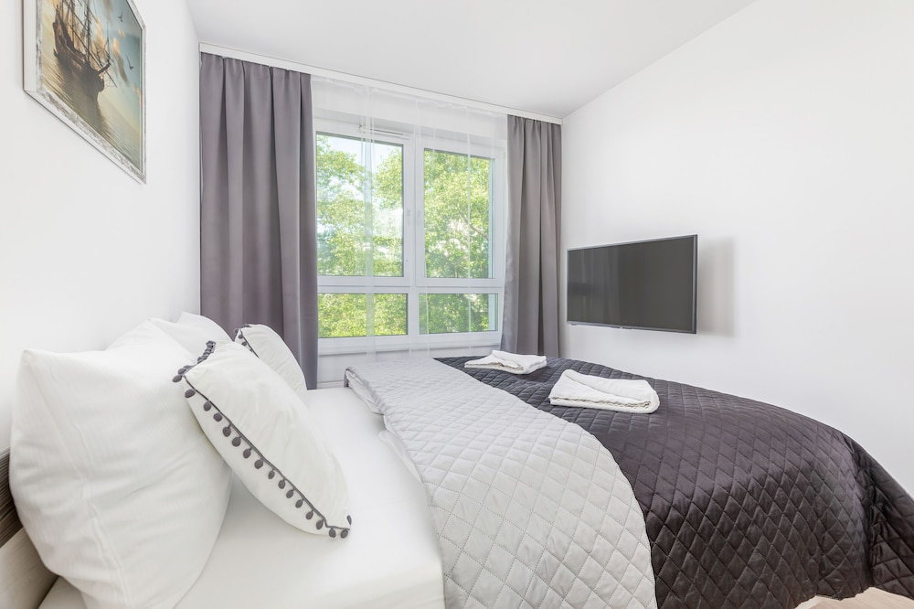 Apartament Deluxe Platany C38 by Renters view 3