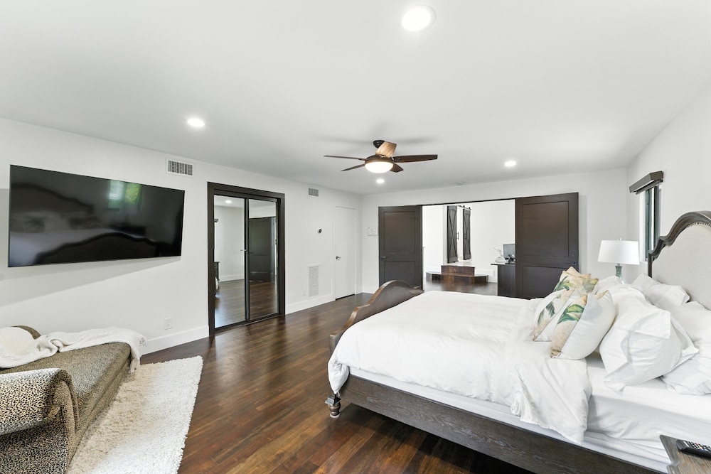Villa Riverland With Heated Pool On The Water 5 Bedroom Villa