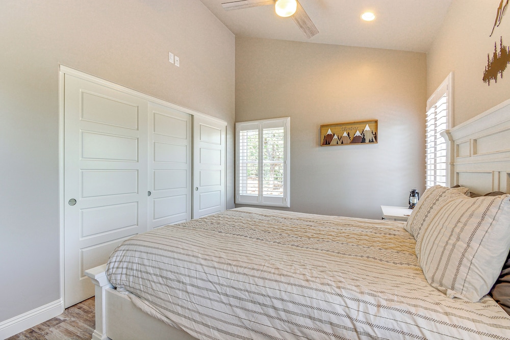 Payson Vacations - Pine Cabin w/ Hot Tub  Mountain Views - Property Image 4