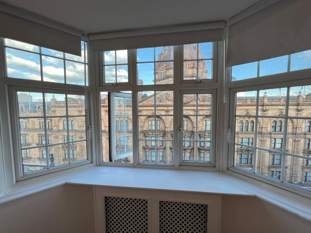 Captivating 4-bed Apartment in London