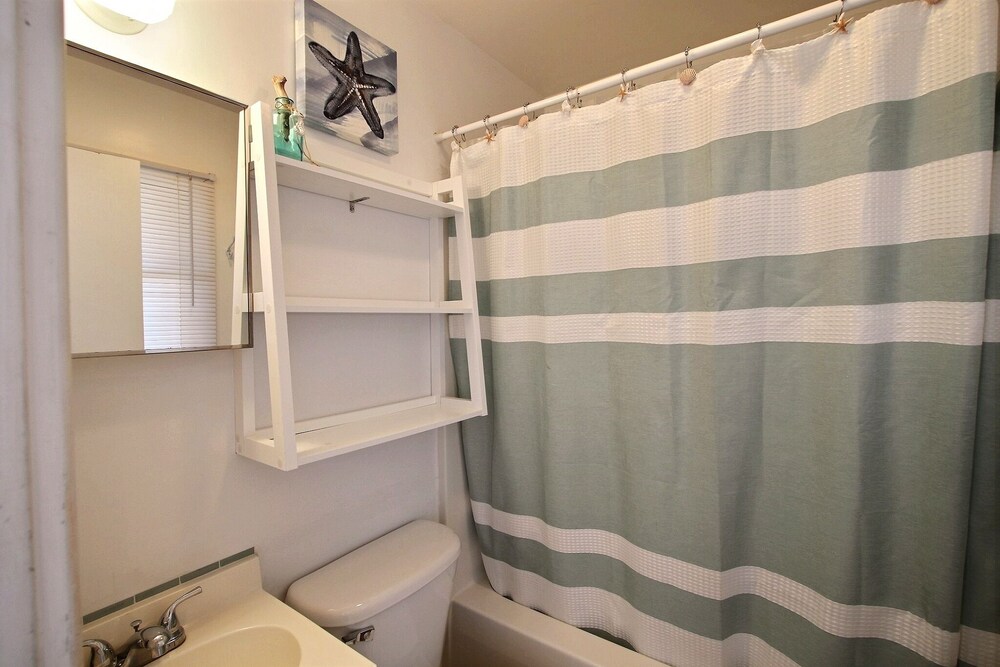 8 The Boat House Studio Bedroom Condo by RedAwning