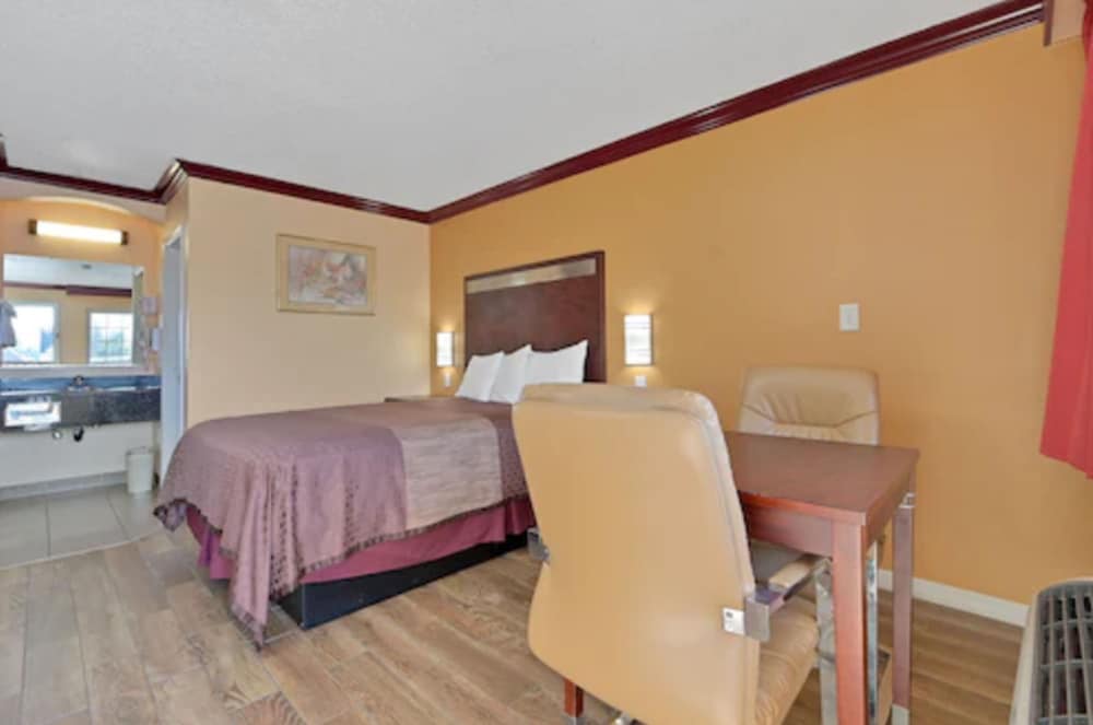 America's Deluxe Inn, photo 25