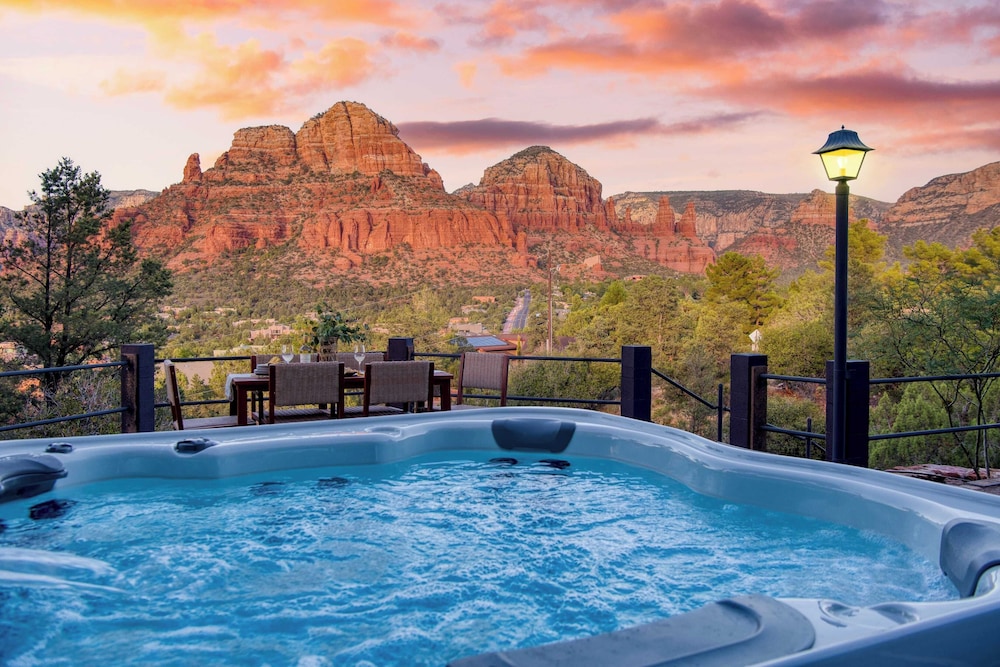 Mid-century Gem w/ Views, Hot Tub & Sunroom Lounge Red Rock Haven by Avantstay