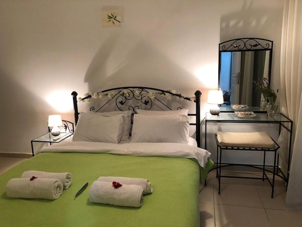 Detached Villa, Private Heated Pool, Outstanding Sea Views, Sleeps 6, Free Wifi view 3