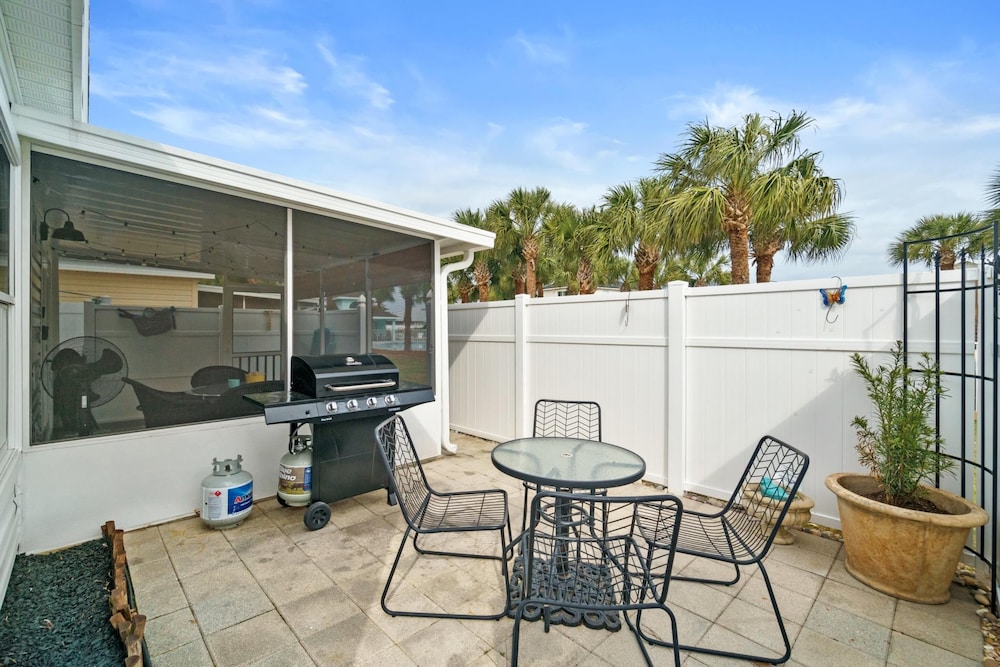 Beach House - Paradise Palace by PHG