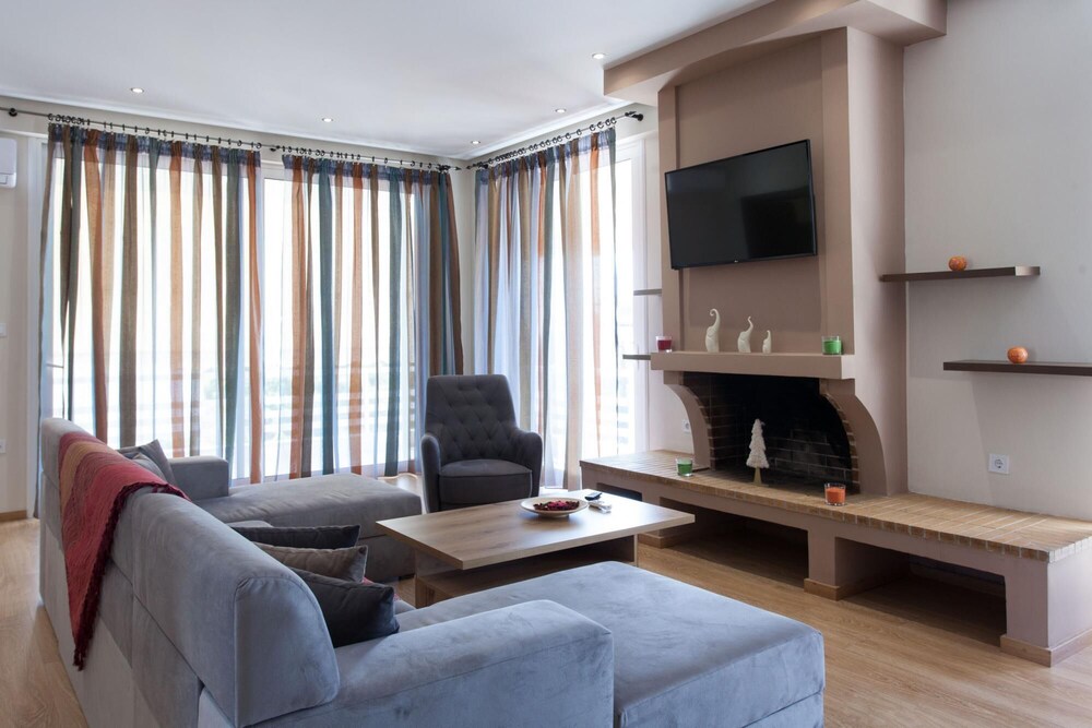 Glyfada Vacations - Artistic 3 bdr Apartment With sea View in Glyfada - Property Image 4