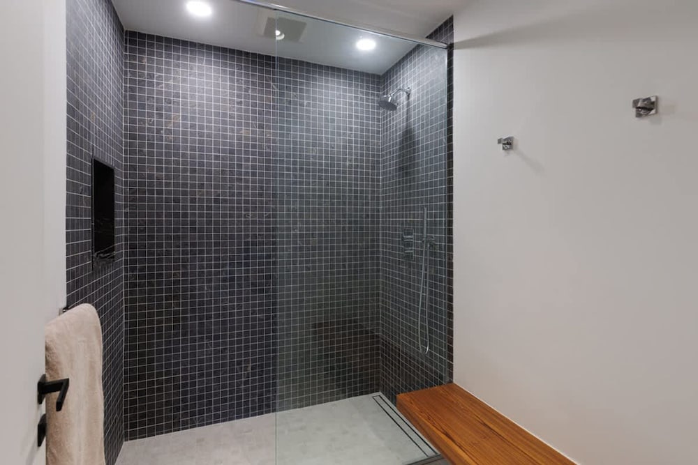 Newly Renovated Notos Cove Villa Property