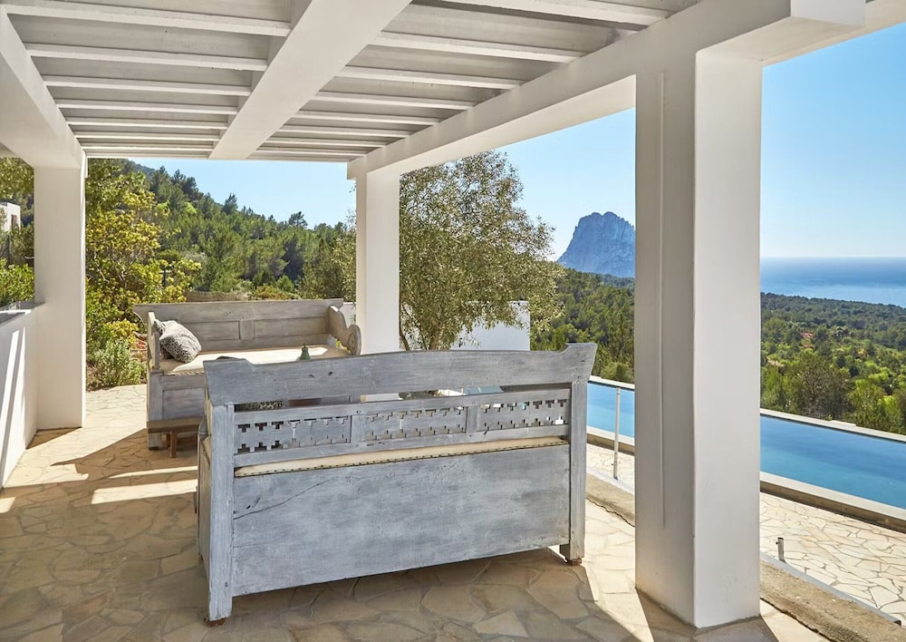 Beautiful Villa With sea Views