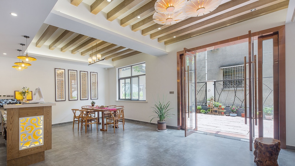 Floral Hotel  Red Forest Yuyao view 3