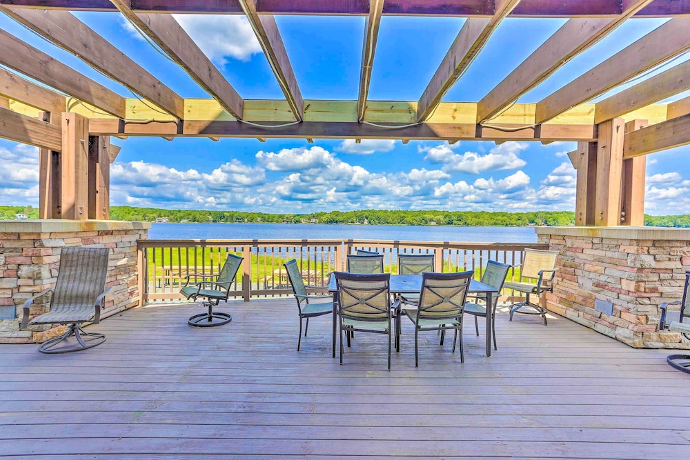 Family Home in Arrowhead Lake w/ Fire Pit!