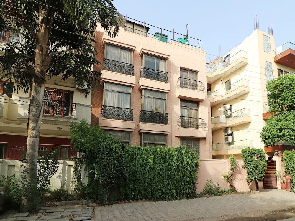 OYO 20016 SilverKey Huda City Centre