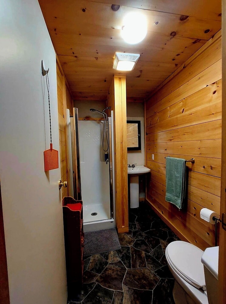 EARTHQUEST Lodge