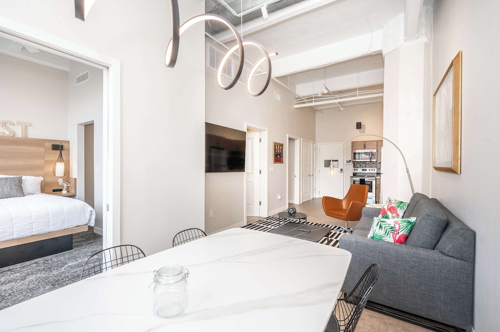 The 333 Suites 302 Stay for 4