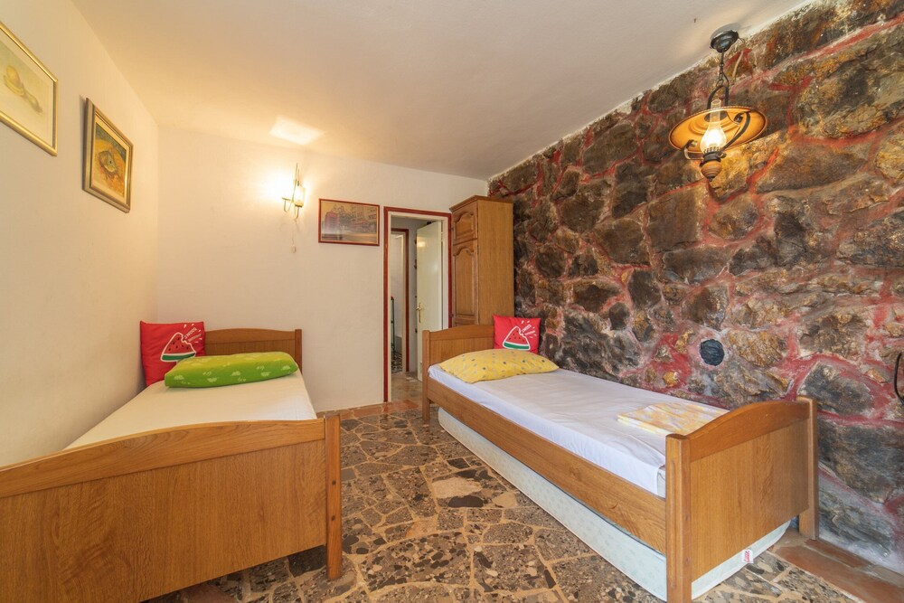 Perfect Beachfront Getaway Ideal for Families