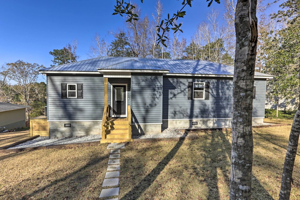 White Oak Creek Home w/ Views, Deck & Pool Access!