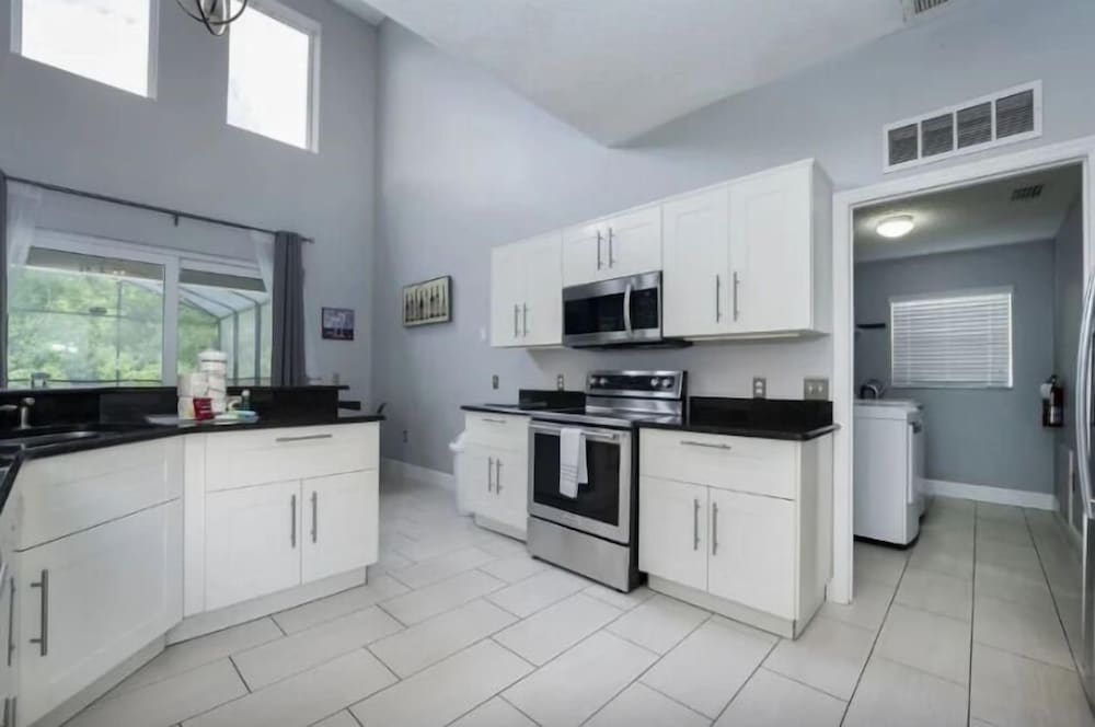 6Br Retreat W/ South Pool, Spa & Game Room Fun