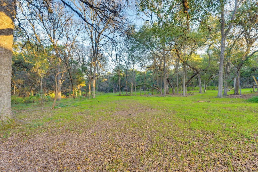 Jack's Cottage: Backyard Oasis in New Braunfels!