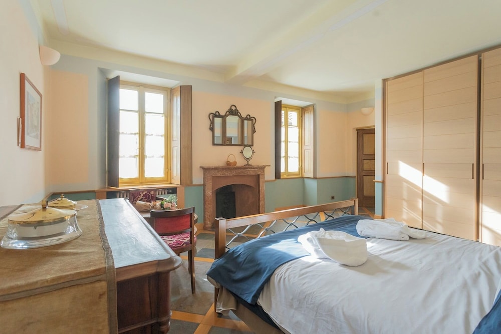 Villa Torre di Palanzo With Magnificent View by Rent all Como