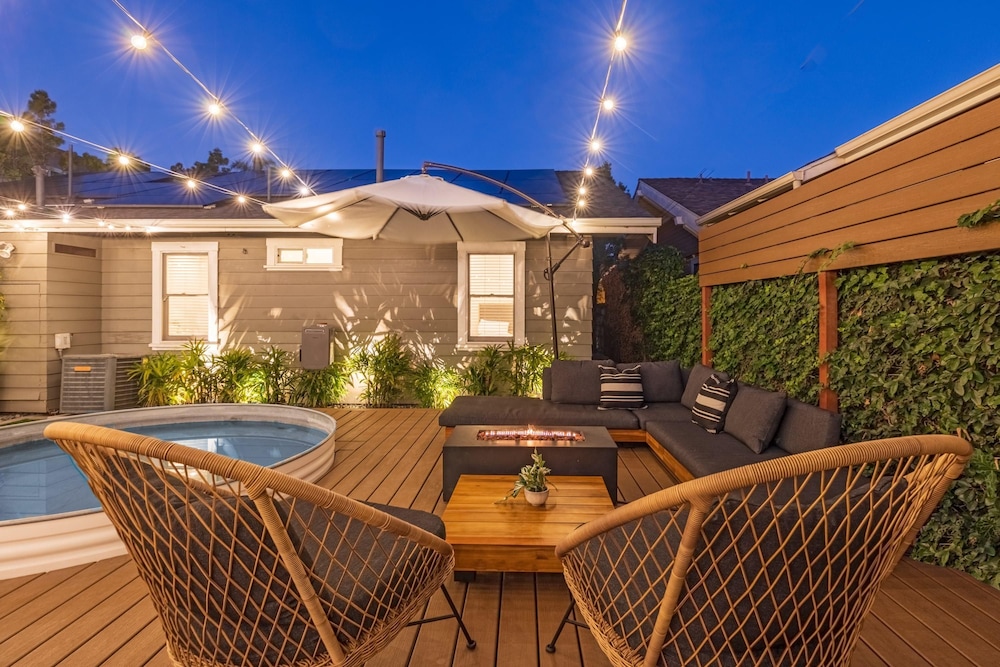 Designer Luxe Compound w Pool-steps to Best Dining