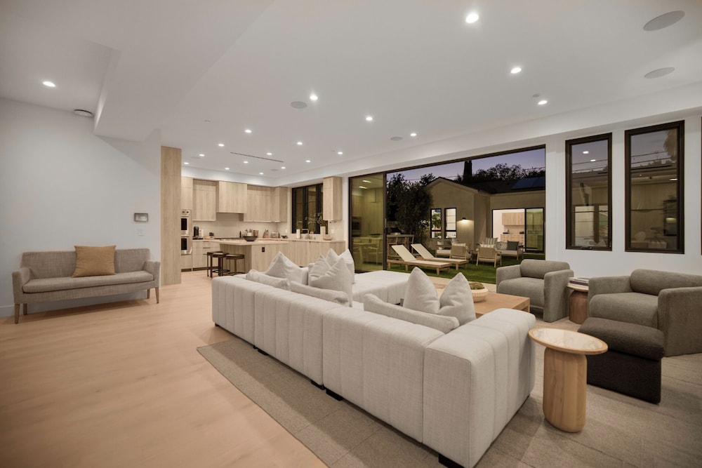 Kraft Villa - Luxury Living Redefined w/ Pool