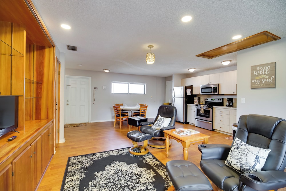 Next to Turtle Preserve: Oceanside Florida Retreat