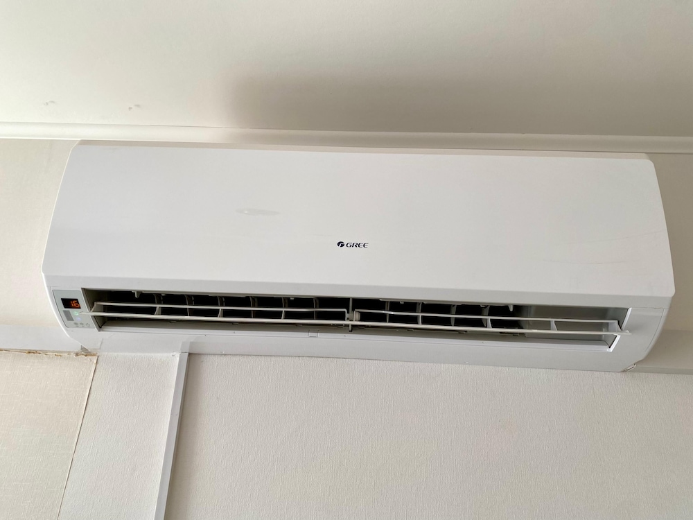 Apartment with Pool, Gym & A/C (507)