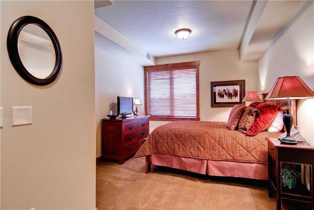 5112 Emerald Lodge, Trappeur's Crossing Apartment 2