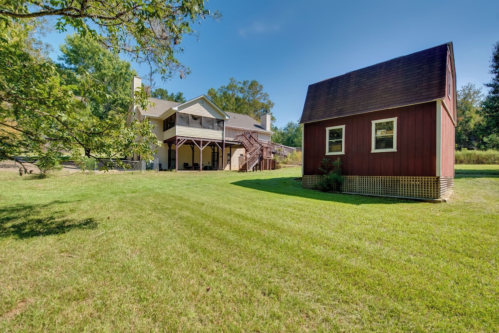 Near Trails & Live Music: Cozy Atlanta Apt!