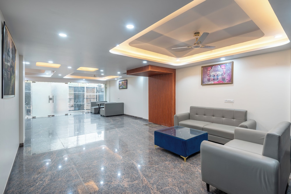 Saavi Hotel Sector- 45