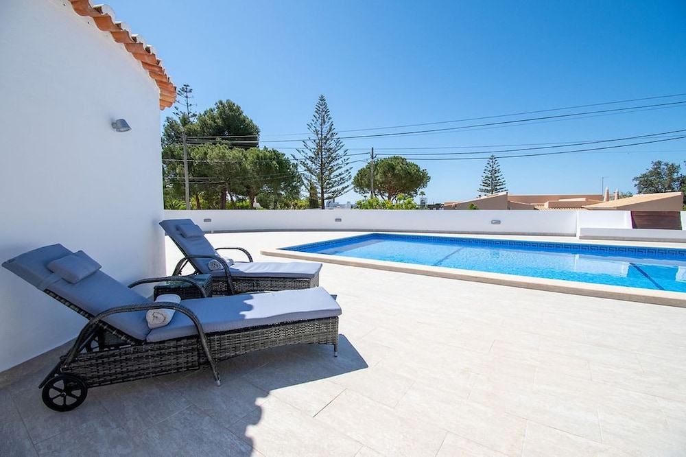 Lavanda Magnificent Five Bedroom Villa in Carvoe