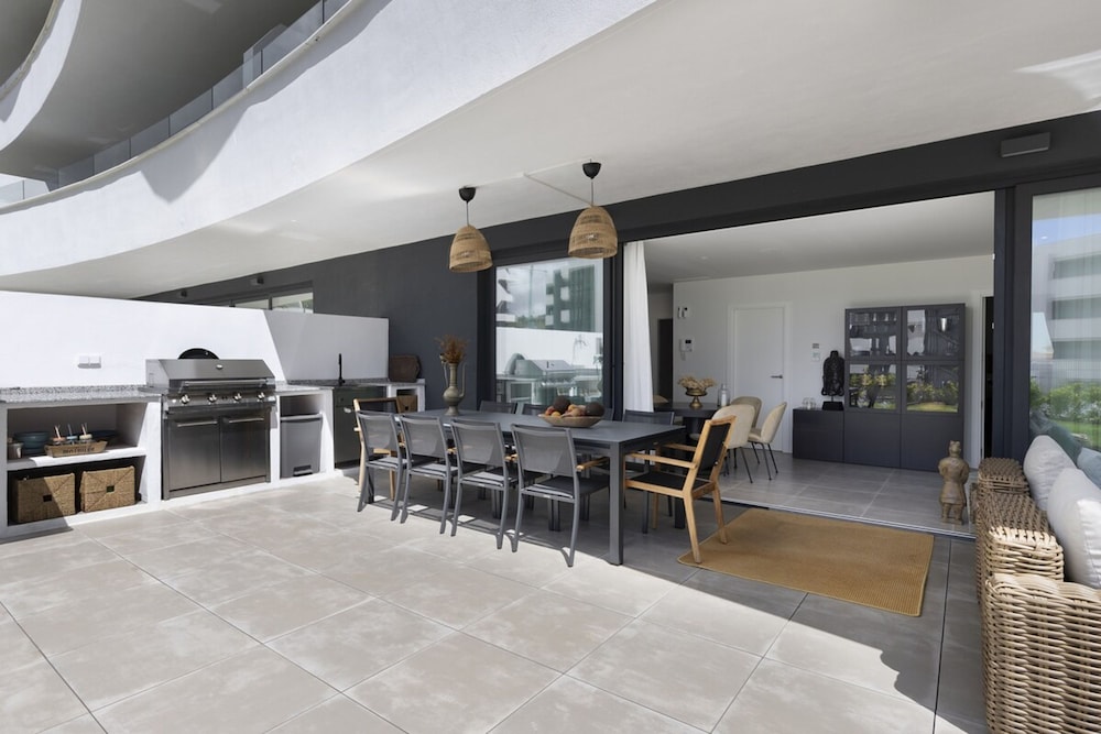 Luxury Apartment With Garden in Higueron