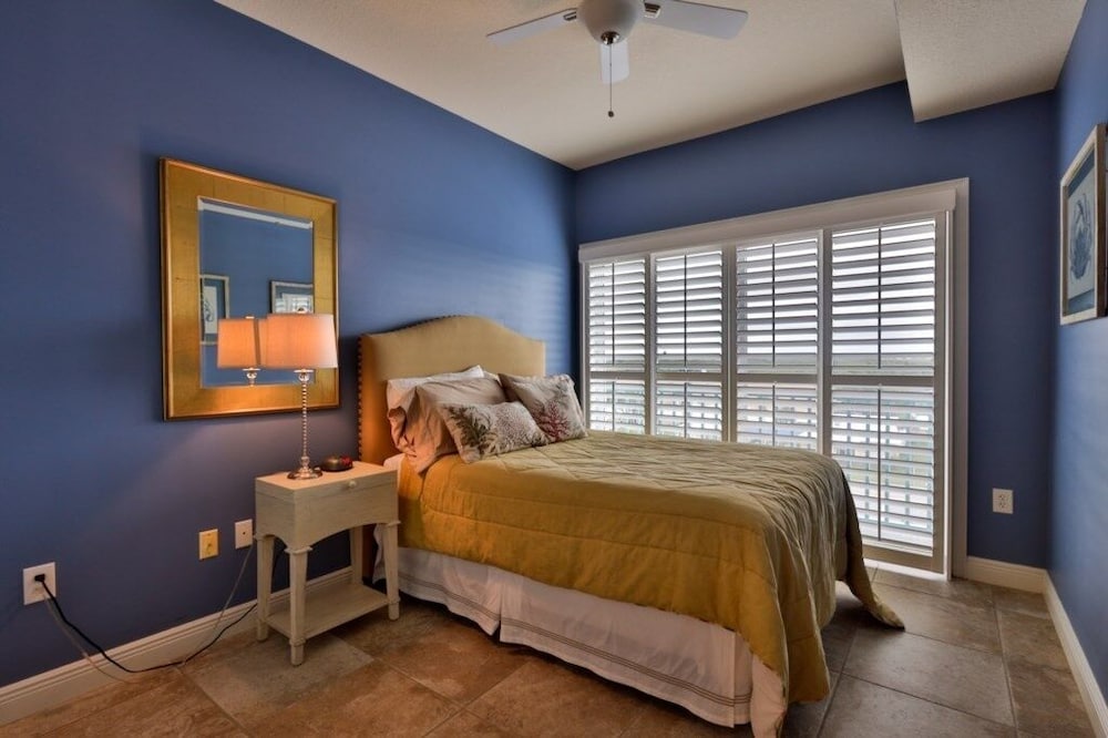 Oceanfront Condo With Beautiful Views 2 Bedroom Condo