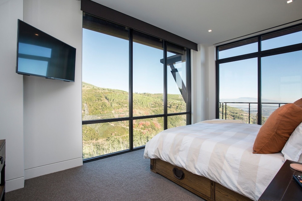 One Empire Pass Lodge at Deer Valley Resort - Four Bedroom Residence #401 4 Condo