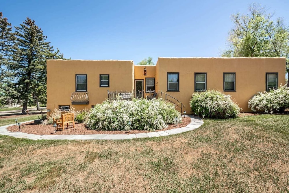 5BD Houseblocks From Broadmoor Fireplacecheyenne Canon & Gorgeous Views! view 5