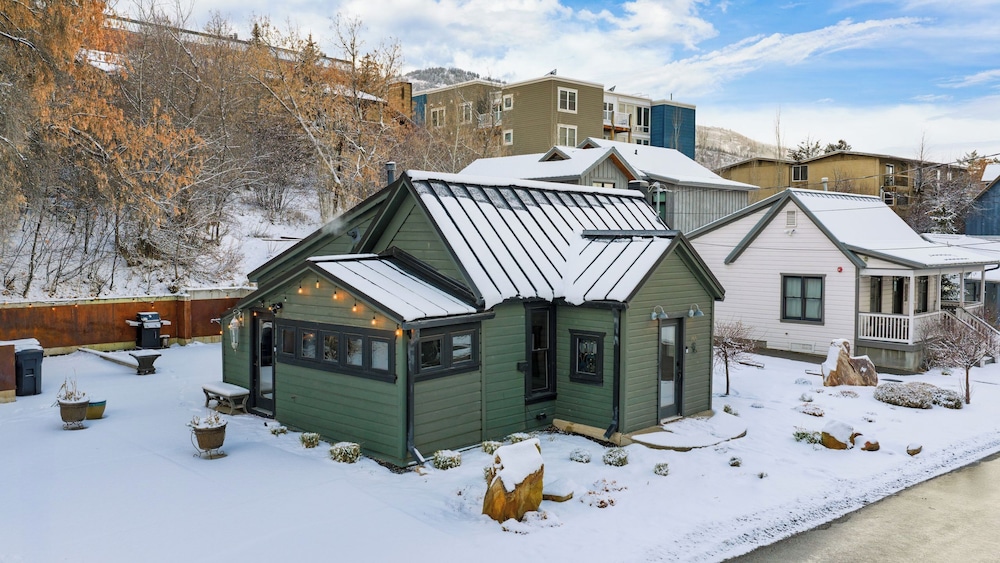 Walk to Park City Mountain Ski Resort & Main St The Safe House by Avantstay