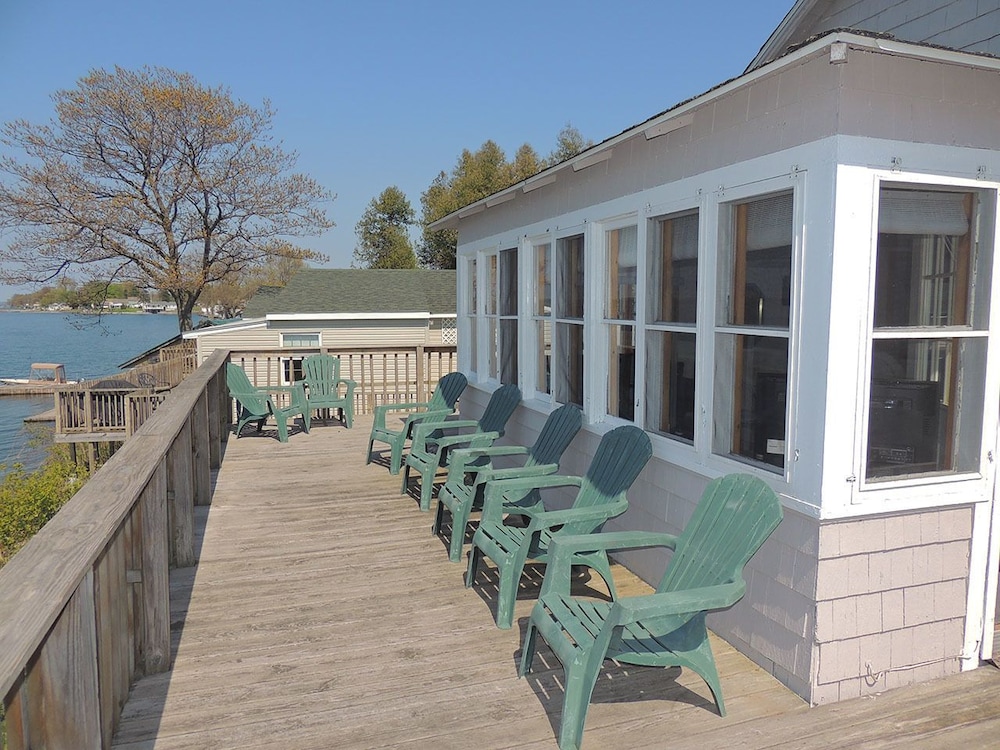 Angel Rock Waterfront Cottages and Vacation Homes