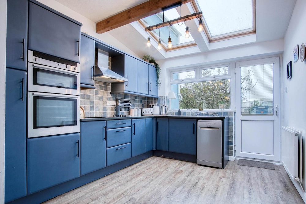 Lobster Cottage - 3 Bedroom Cottage - Tenby