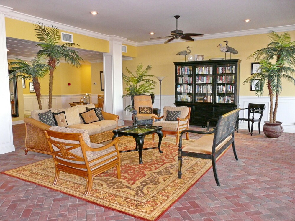Bungalow-style Beachfront Condo With Pool