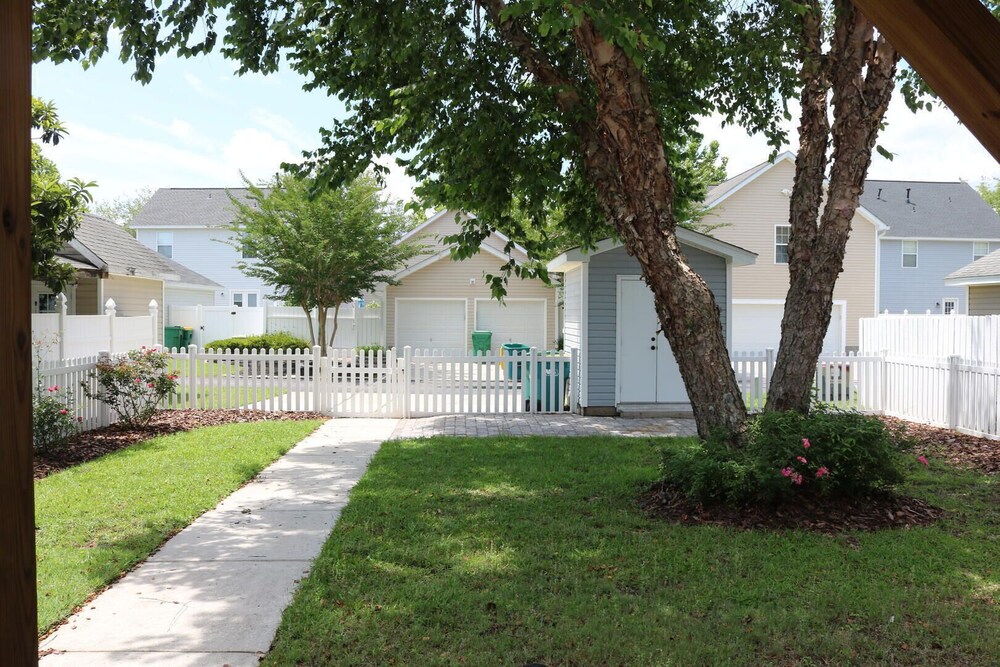 Lowcountry Lodge! In the Heart of Historic Old Town Bluffton SC